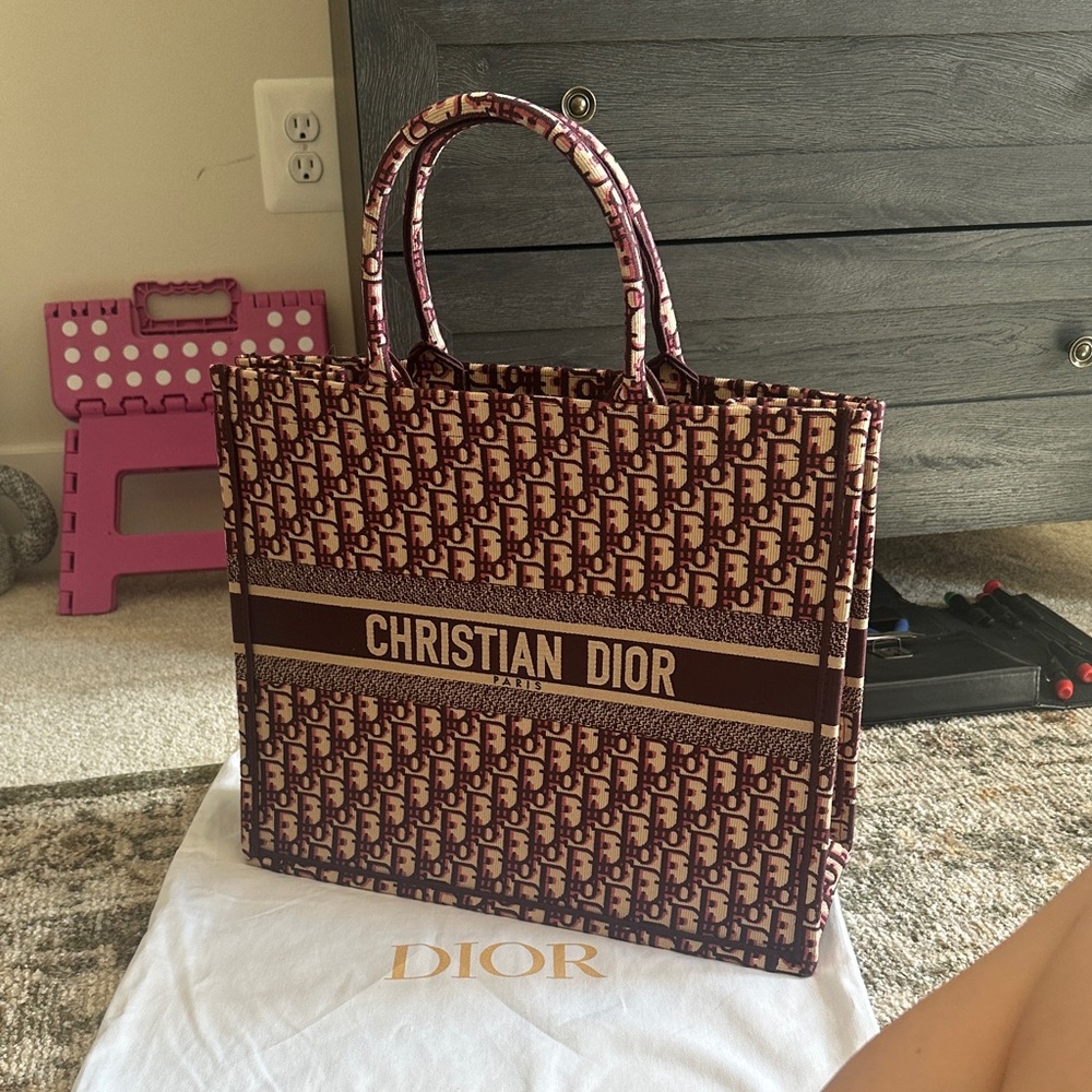 Di - Burgundy large book Tote